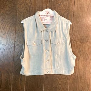 Linen vest with mother of pearl buttons